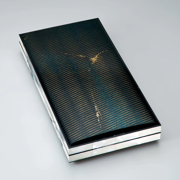 金胎螺鈿蒔絵漆箱「山河」(岸本 圭司)|ギャラリージャパン 金胎螺鈿蒔絵漆箱「山河」(岸本 圭司)|ギャラリージャパン