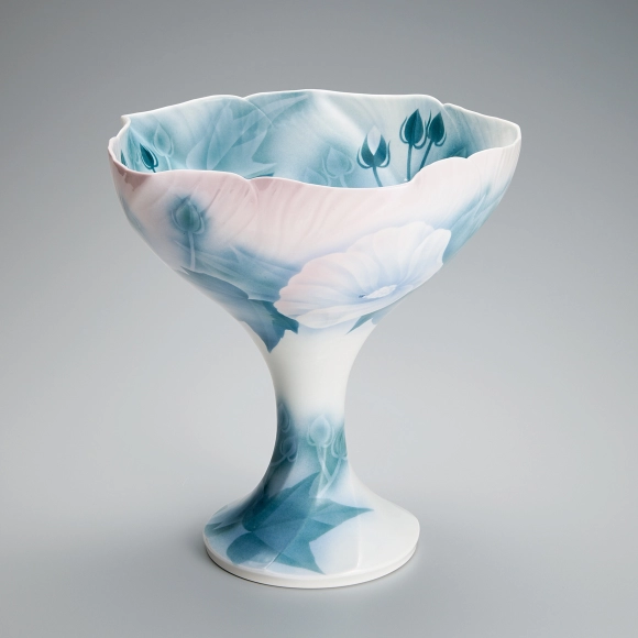 Tall-footed bowl with underglaze blue decoration. “Suifuyo （Hibiscus mutabilis cv. Versicolor）”