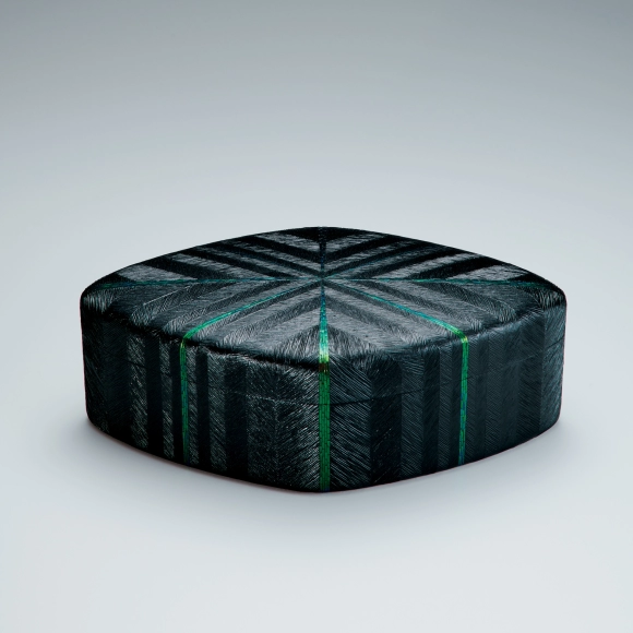 Lozenge box of shitai with wrinkled surface pattern.