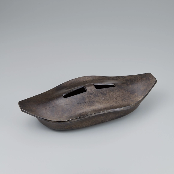 Flower vessel of cast rogin. “Hazy” 