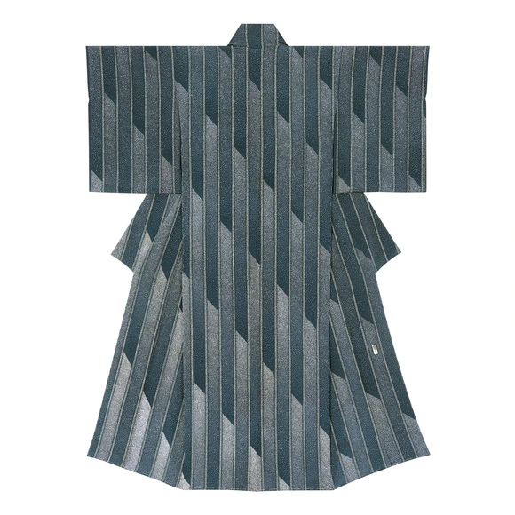 Formal kimono with design in yuzen dyeing. “Waterfall”