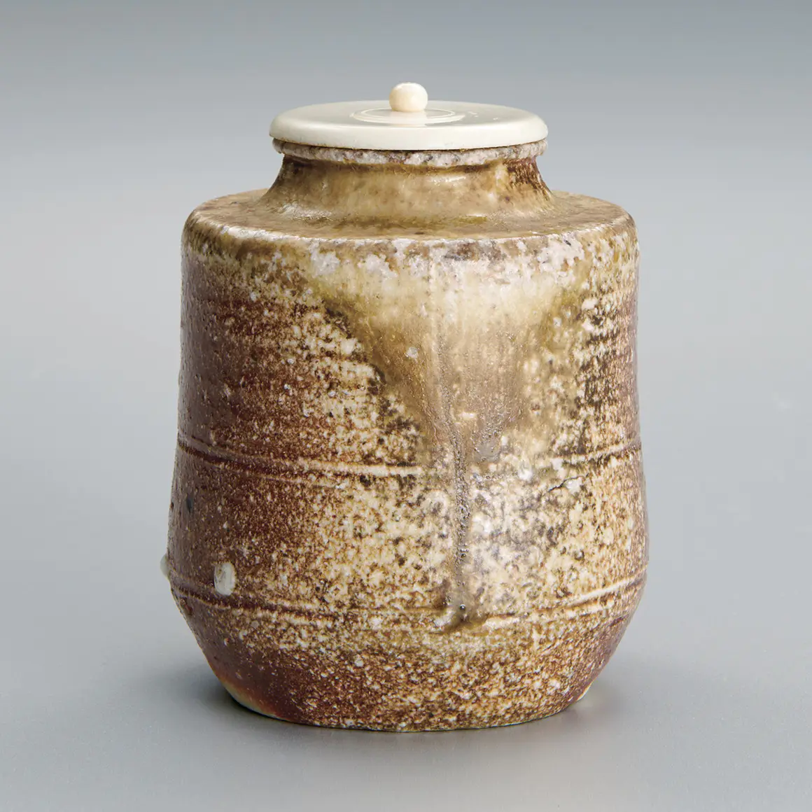 上田寿方作 信楽焼 肩衝茶入 市松寿紋仕覆 茶道具 共箱　AC1207N7 m_2x_95.jpg.webp