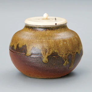 Bizen tea caddy.