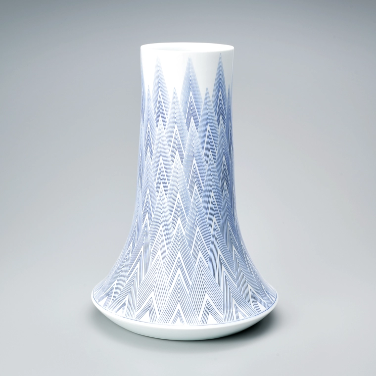 photo Flower vessel with design in colored inlay.