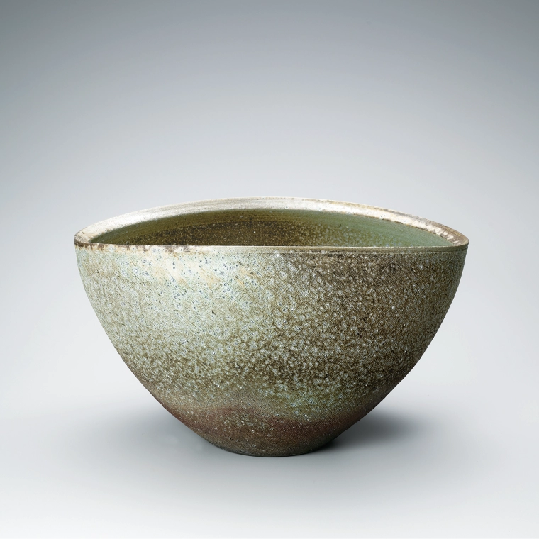 photo Wide mouth flower vessel with kiln mutation effect.
