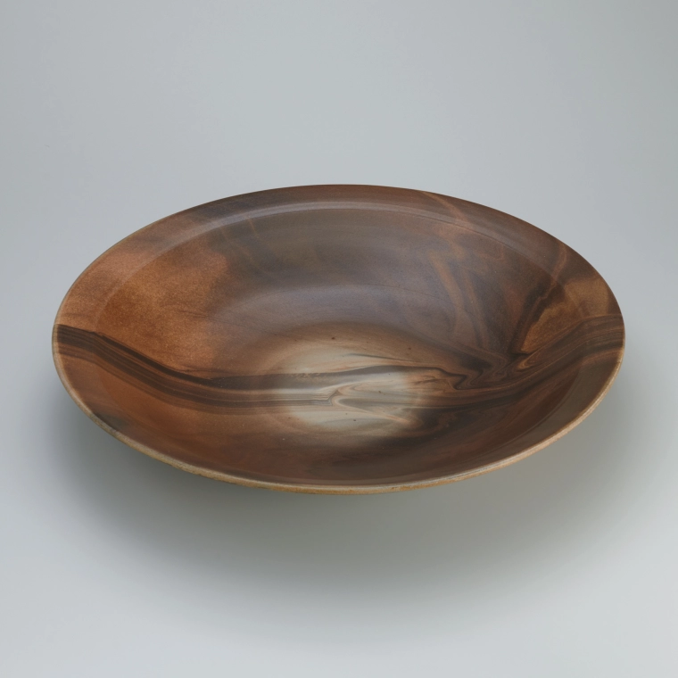 photo Large Ryūkyū nanban dish with marbled glaze.
