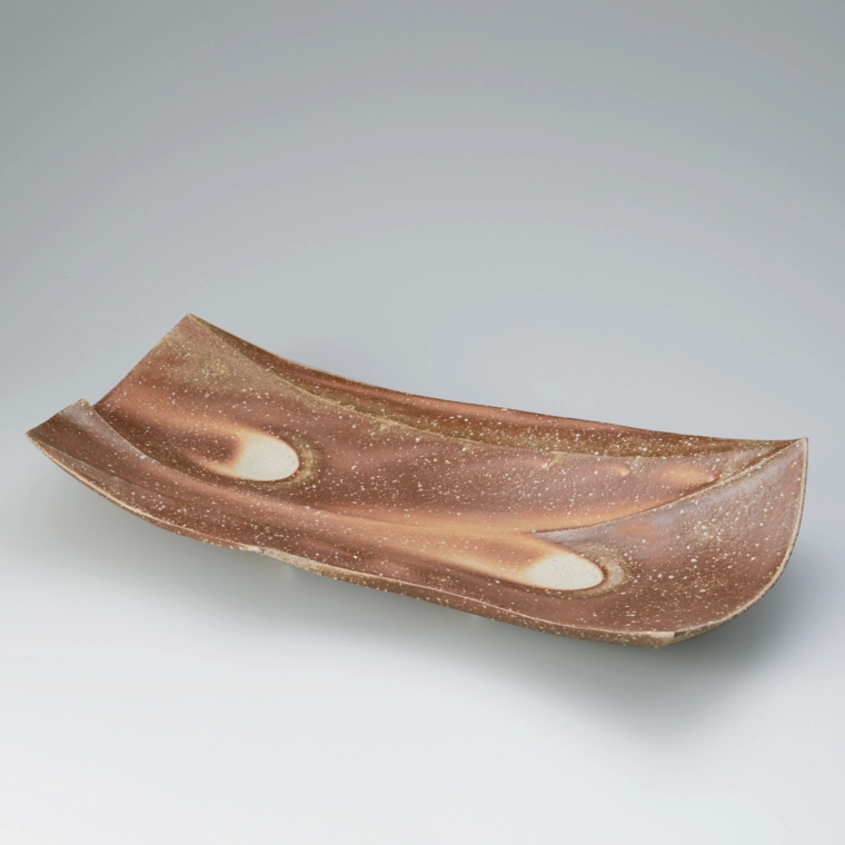 photo Rectangular dish red decoration. “Sō”