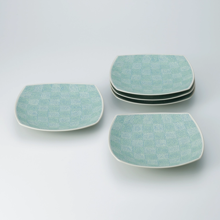 photo Set of dishes with lattice pattern in inlay and colored clay painting.