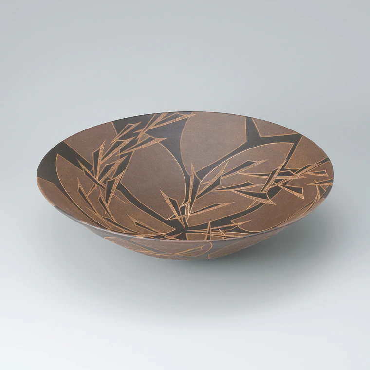 photo Bowl with black glaze in kakewake style and inlay.