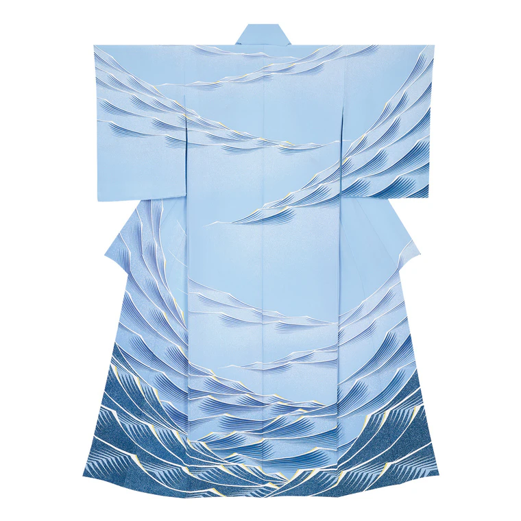 photo Formal kimono with design in yūzen dyeing. “Blue sea”