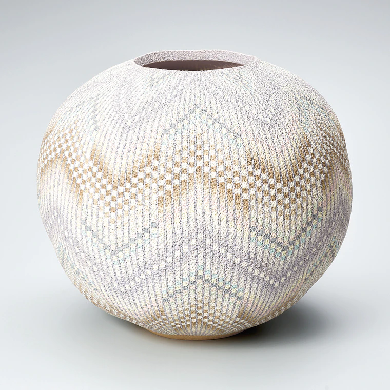 photo Marbled ware jar with “kōritsu” pattern.