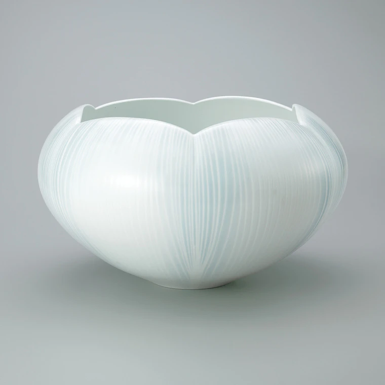 photo Deep bowl with glossy glaze. “Thought”