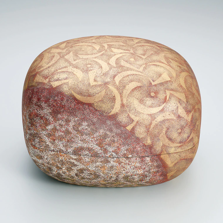 写真:金銀彩直弧文陶箱