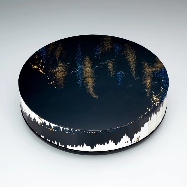 写真:金胎螺鈿蒔絵漆箱「山河」