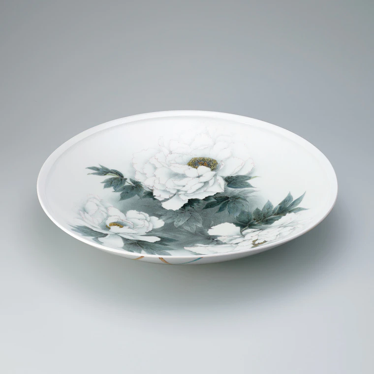 写真：釉描色絵白牡丹之図大鉢