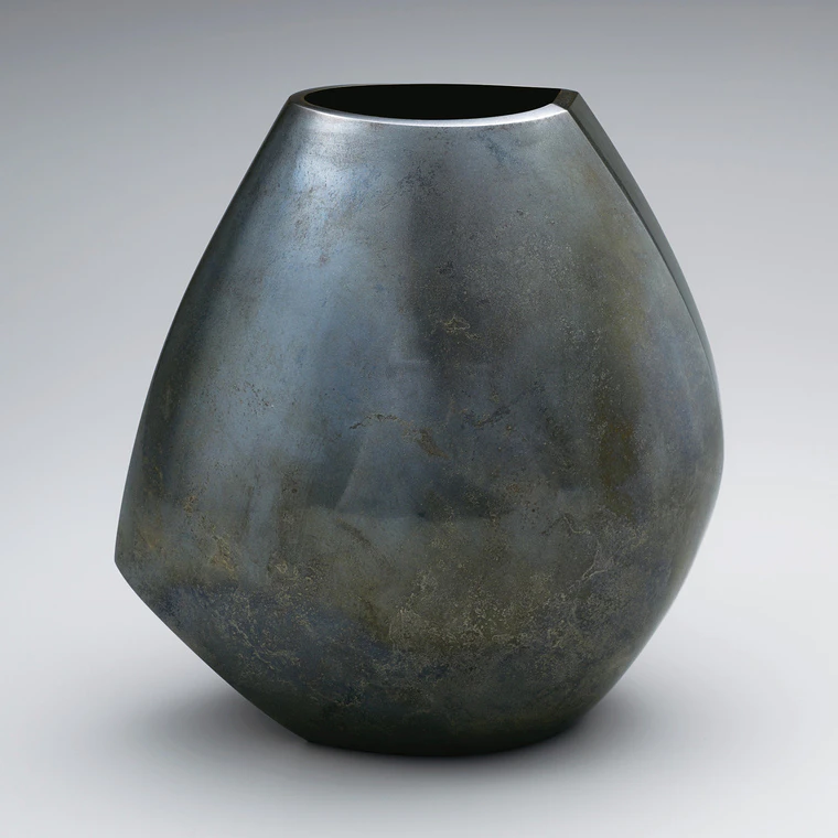 photo Flower Vessel of Rōgin “Oblique Ray of Light”