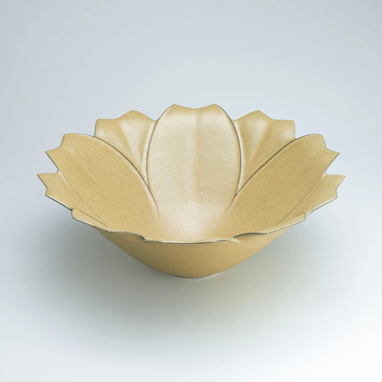photo Bowl with russet color glaze. “Kizakura flower”