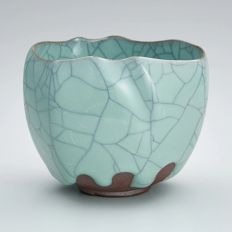 photo Tea bowl with grayish blue glaze.