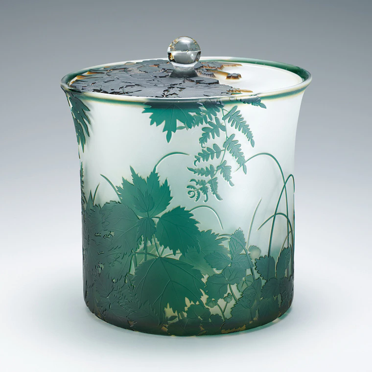 photo Tea ceremony fresh water jar of glass. “Where the smell of water is felt”