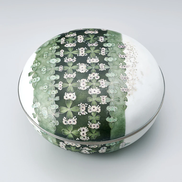 写真：有線七宝蓋物「草露」