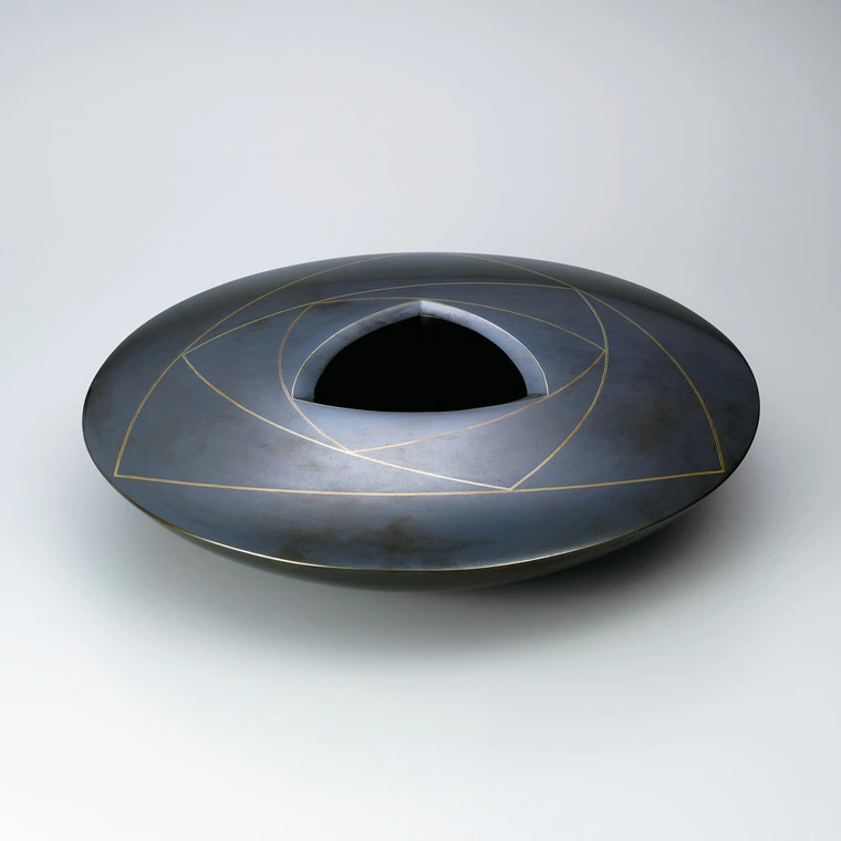 photo Flower vessel of rōgin with inlay decoration. “Time of blossoming”