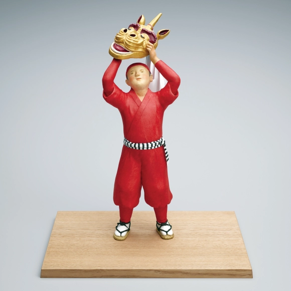 “Kirinjishi-mai dance”. Paper clay covered with paper.