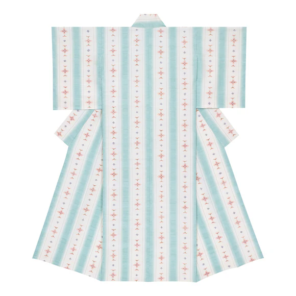 Kimono of tsumugi. “The time flowers bloom”