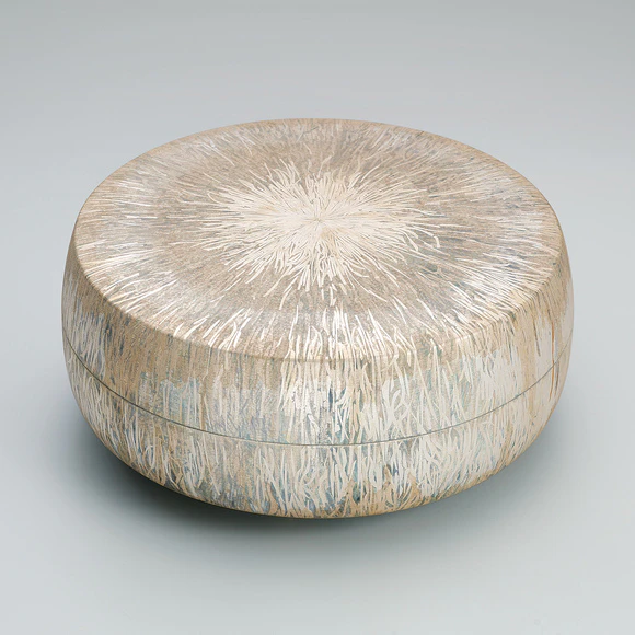 Box with overglaze enamel and silver decoration. “Make a vow”