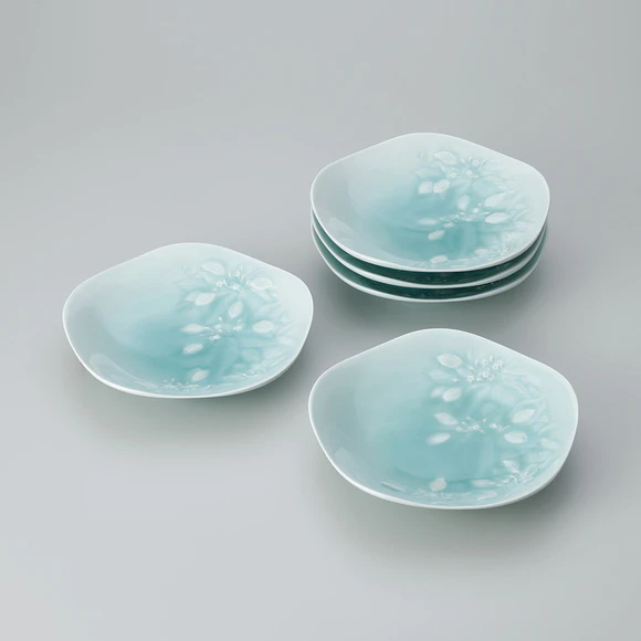 Set of dishes with engraved design. “Konronka”