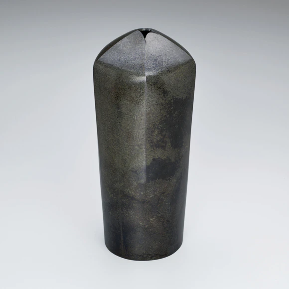 Single Flower Vase of Rōgin “Anticipation”