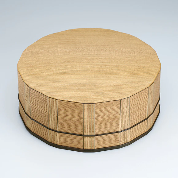 Covered food box of zelkova wood made by cutting and bending work.