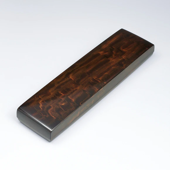 Box of horse chestnut wood for tanzaku. “Beautiful sound”