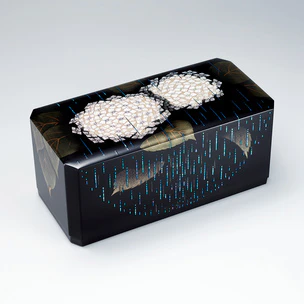 Box with design in egg shell and makie. “I hope it will clear up”