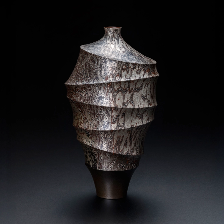 photo Jar of mokumegane with ridge design made in hammer work