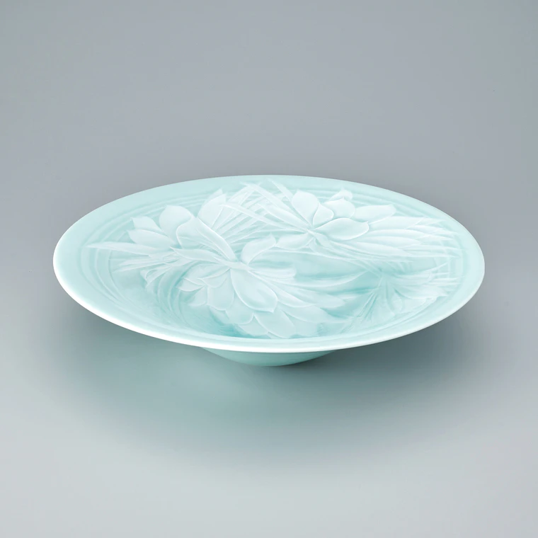 photo Bowl with design of Dutchman’s pipe cactus in intaglio