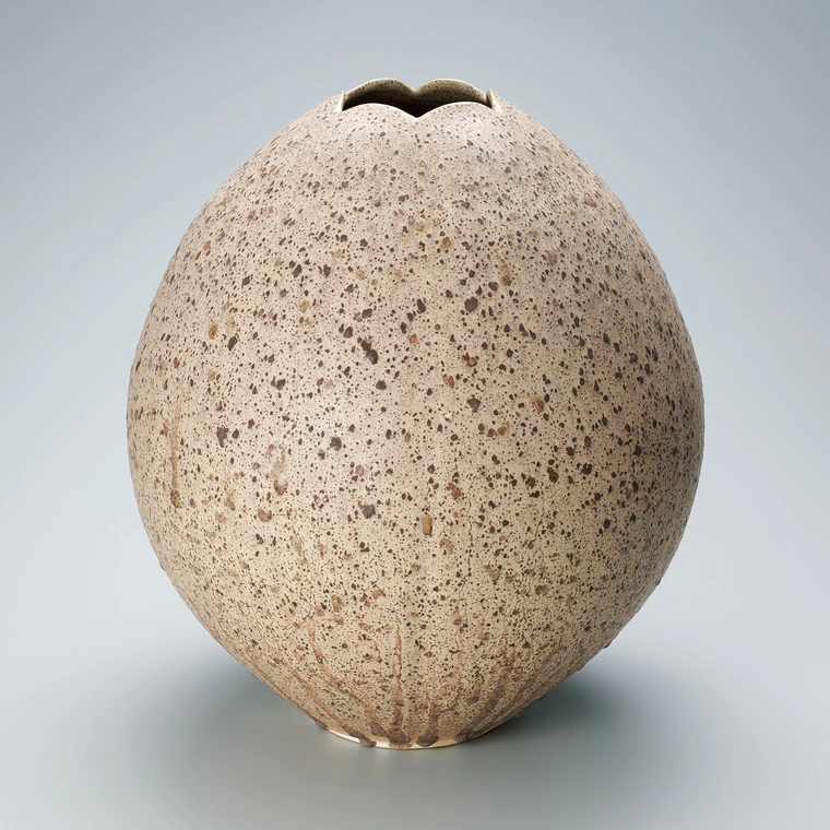 写真：茶結晶釉壺
