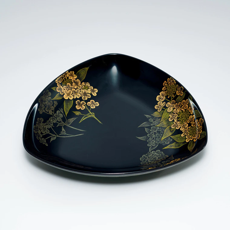photo Kanshitsu bowl with design in kinma “With spring wind”