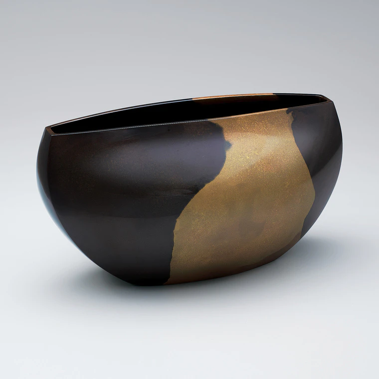 photo Flower vessel cast in two different metals