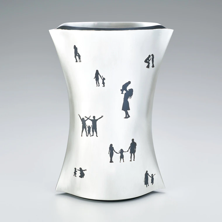 photo Flower Vessel with Design in Kaga Inlay  “Families”