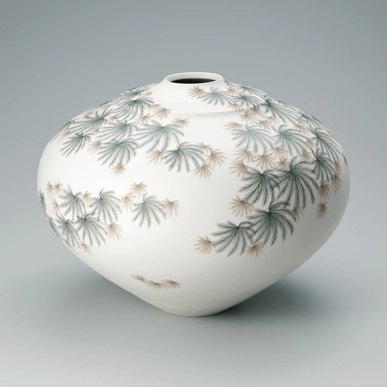 写真：焼締淡墨緑下絵花器