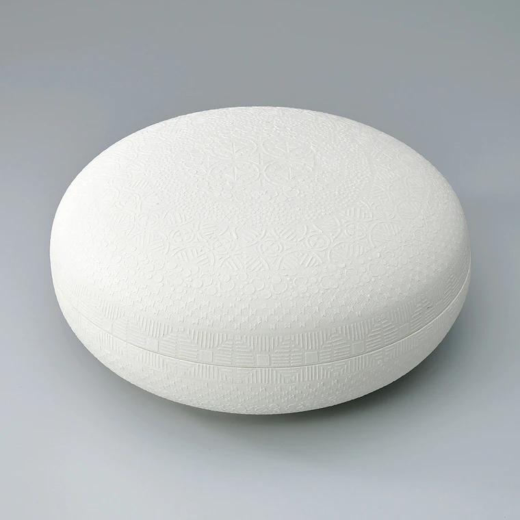 photo Box with design varied in tiers in cut paper stencil