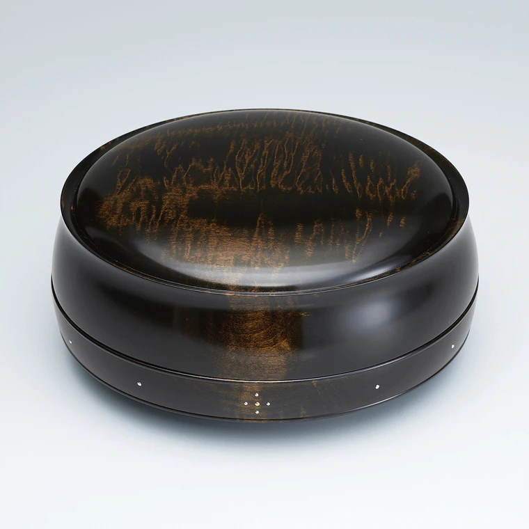 photo Covered bowl of horse chestnut wood