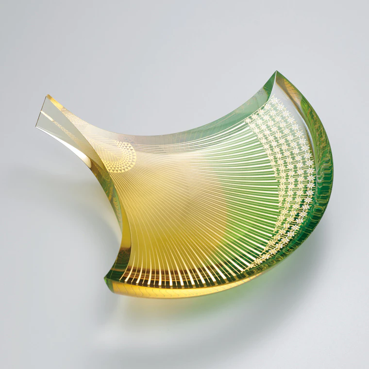 photo Glass vessel with kirikane decoration  “Gingko leaf starting to fly”