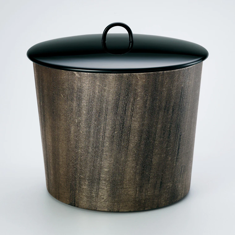 photo Kanshitsu tea ceremony fresh water jar with scratch design on silver ground “Rainy season”
