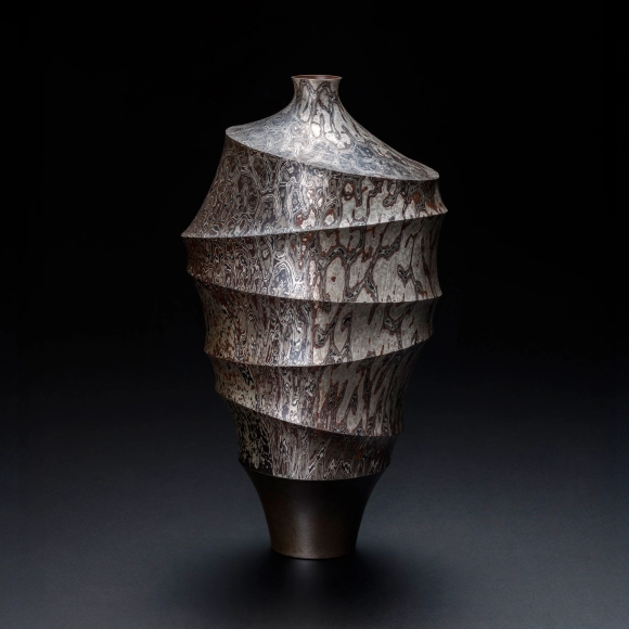 Jar of mokumegane with ridge design made in hammer work