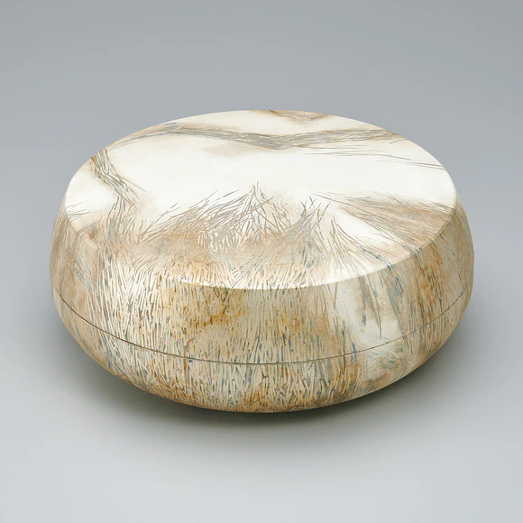Box with silver leaf and urushi decoration  “Fleeting moment”