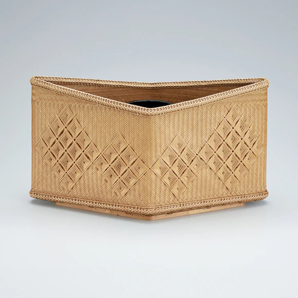 Flower basket in kasane-ami weave with diamond design  “Green mountain in Seto”