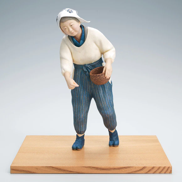 “Spring calendar”  Formed with paper clay covered with paper