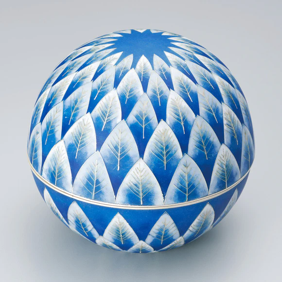 Cloisonne vessel with cover  “Refreshing trees”