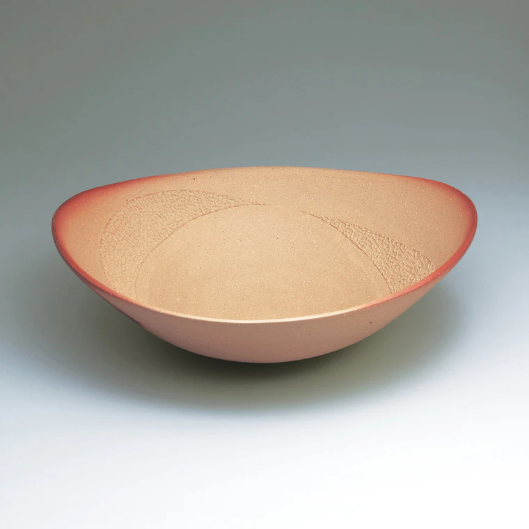 photo Bizen bowl with raised design.